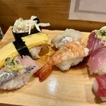 立ち喰い寿司 大松 - 真ん中にイワシがありました（食べちゃいました（^^;;）にぎり9貫¥900（税込み）