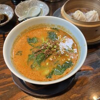 中國名菜 龍坊 代官山店 - ランチB
                     名物 担々麺
                     小龍包2個