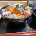 Komatsu Suisan - とてもカラフルな海鮮丼‼️