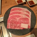 焼肉うしごろ - 鹿児島県産の大判サーロイン3枚・その1です。