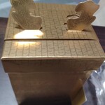 クラブハリエ B-スタジオ - 名古屋高島屋限定ミニバームの箱は金のシャチホコに…。