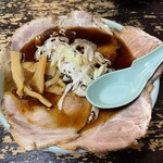 一善や - 料理写真:焦がし醤油ラーメン¥880にチャーシュー¥330