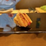 恵比寿 鮨 ふじまさ - タレは醤油強めのあっさり目。あくまで穴子が主役と言わんばかり。