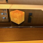 恵比寿 鮨 ふじまさ - 玉。女子ウケだけ狙ったというカタラーナ風のスイーツ。
      玉子の甘味を活かしたシンプルな甘さ。