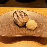 恵比寿 鮨 ふじまさ - カマスの、ふわっとした最初の口当たりから、魚らしい身の締まりと旨味と脂がじゅわ〜と出てくる。