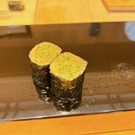 恵比寿 鮨 ふじまさ - きゅうりの味が強い。外側を細切りしたカッパ巻き。ただ、若干のきゅうりの乾きのような、やせた風味をどことなく感じる。