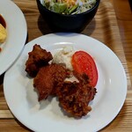 アミューズ カフェ プラス - 唐揚げ  ３個 & サラダ