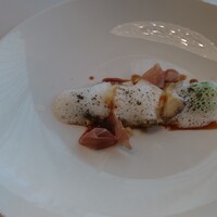 プレスキル - 蝦夷アワビのソテー ミニチンゲン菜 松の実 貝の泡と煮詰めたバルサミコ