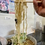 らー麺　Do・Ni・Bo - かた茹でのちぢれ太麺をリフトUP⤴️