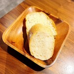 イル ネッビオ - バケット＆自家製フォカッチャです(o^^o)