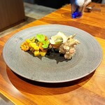 イル ネッビオ - 山陰産のサザエと北海道産ジャガイモのサルターレ(仏 ソテー)は海の幸には海のアクセント(海藻のバターソース)、山の幸には山のアクセント(祇園パセリ)を加味した素敵なコラボレーションでした(o^^o)