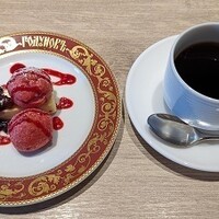 ゴドノフ東京 丸ビル店 - 写真３
