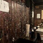 焼鳥 弁慶 - 壁には、一般人の落書き、サイン？