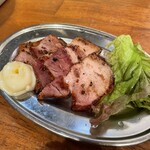 肉工房 千里屋 ホルモンバル - ベーコン炙り