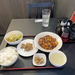 Chuuka Sairampu - 麻婆豆腐定食840円