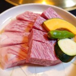 Yakiniku No Meimon Suzuki - 飛騨牛サーロインサイコロ焼肉霜降り(2,400円)