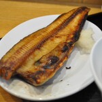 監獄食堂 - こんがり焼けて、旨いホッケです。