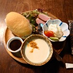 カフェ シフォン - 惣菜パンモーニングのアップ