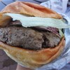 チッパーズ スナック バー - 料理写真:1/2ポンド（226ｇ）ハンバーガー＄7.00