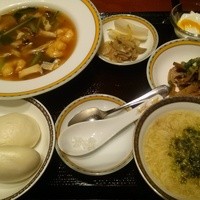 銀座アスター 新宿賓館  - ランチセット　1,260円(ご飯 または マントウ)/キンピラ/香の物/やわらか杏仁