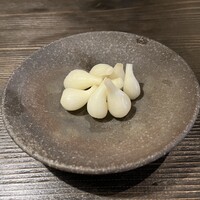 蕎麦懐石 無庵 - 自家農場で採れるらっきょ(甘酢漬け)