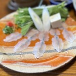 望洋館 - 鱧は薄くスライスされています。