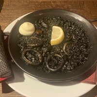 スペイン料理 La Cazuela 三ノ宮 ミント神戸店 - イカ墨のパエリア