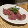 羊肉炭火焼 肉汁屋