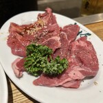 羊肉炭火焼 肉汁屋 - 