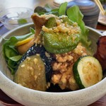 自然派中華 初華 - 料理写真:素揚げの野菜もたっぷり！