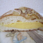 ブーランジェリー メゾン ユキ - クリームパンアマンド