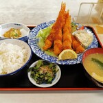 飯山食堂 - 海老フライ定食