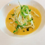 MAISON MARUNOUCHI - 鳥戦のタリアテッレ イーストとコリアンダー