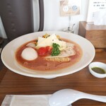 鶏×麦 らら - 暑い日でも、暖かいトマトラーメン＋味玉！