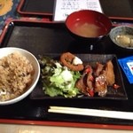 沖縄食堂 ゆいまーる - 今日のサービスランチ(500円)
ご飯とスープはセルフサービスで食べ放題！