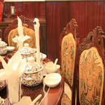 鑫福火鍋城 - 高級感あふれる装飾や食器をご用意し、リッチな雰囲気の中でお食事をお楽しみいただけます。