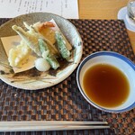 日本料理おおみ - 近江牛と根菜しゃぶしゃぶランチ
            揚物 海老と公魚の天麩羅