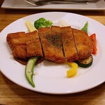 Cheese Dining ICHIFUJI - もち豚のカツレツ(950円)