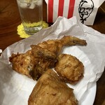 ケンタッキーフライドチキン アピタ新潟西店 - 後ろに芋焼酎見える！