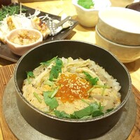大山鶏と鮮魚 居酒屋 まいか - 鮭とイクラの親子釜飯