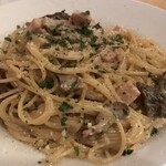 カフェダイニング O.F.F - ポルチーニ茸とベーコンのクリームソース¥1,408-（大盛+¥100-）