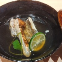 すし道 冨座 - 椀物は太刀魚と松茸の澄まし汁