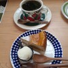 Coffee atta - 紅茶と桃のチーズケーキ、たっぷりコーヒー(ブラジル)