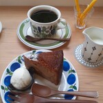 Coffee atta - いちじくとシナモンのバターケーキ、たっぷりコーヒー(ケニア)