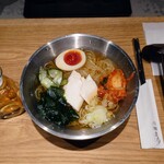 肉麺 まるきゅう - 令和5年9月
冷麺 980円