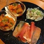 Sousaku Dainingu Tabemono De Asonde Haikemasen - 3種の前菜盛り合わせ