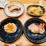 Sushi Botan - 帆立、金目鯛、たこの桜煮