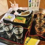 立ち呑みBAR COCO - 日本酒（3杯）550円、ご当地おつまみセット690円