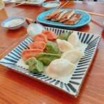 青菜 - 3色水餃子（手前）・大根餅（奥）