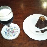 シティーライト - 琥珀の女王(左)    ノアケーキ(右)